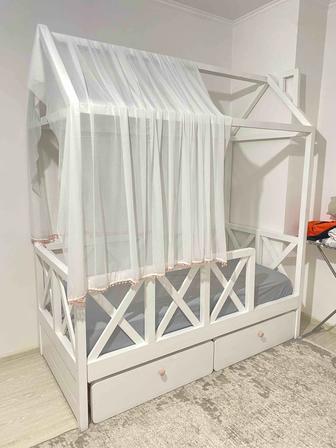 Продам детскую кровать домик