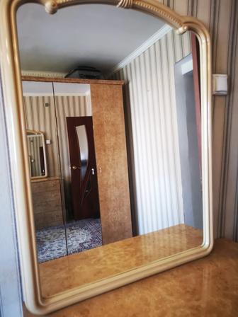 Шкаф, комод, зеркало, тумбочки