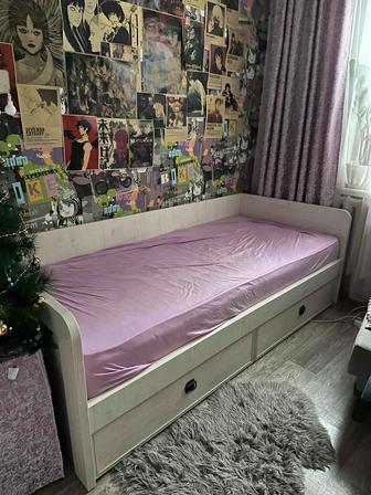 Продам спальный гарнитур