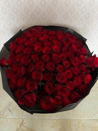 Цветы живые красные розы в количестве 101 шт