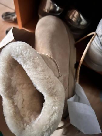 Продам женский угги