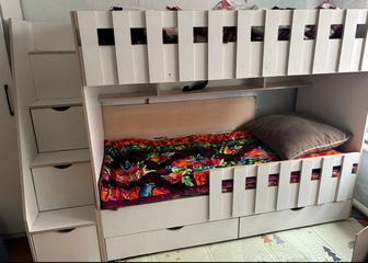 Продам детскую двухэтажную кровать