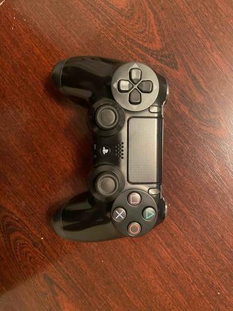 Джойстик от PlayStation 4, в отличном состоянии.