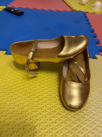 Танцевальные туфли