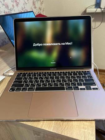 MacBook M1 2020 Retina почти новый