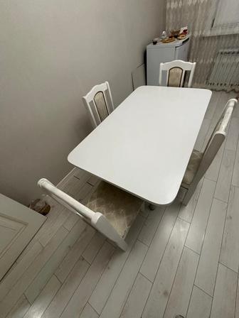 Стол со стульями