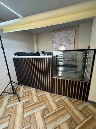 Барная стойка с витринным холодильником