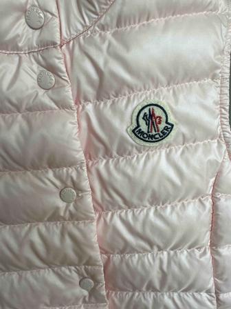 Продам жилетку детскую Moncler