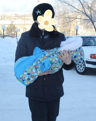 Продам зимний комбинезон детский от рождения до полтора годика