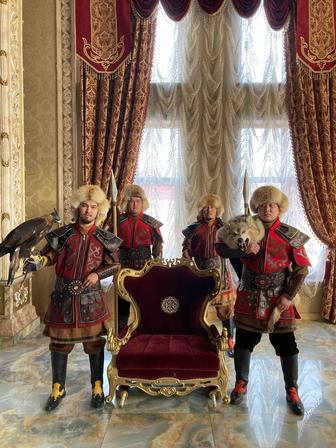 Трон на сундет той