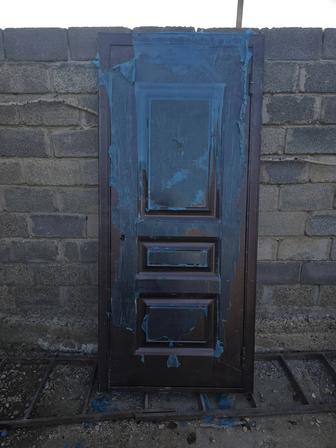 Темір есік сатылады. Оң жақ. 2004/85