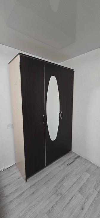 Продам шкаф плательный