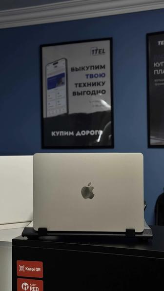 MacBook Air 13 2022 M2