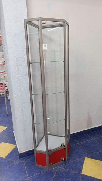Продам витрину 5ти гранную торг