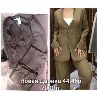 Новый пиджак с брюками также с жилеткой