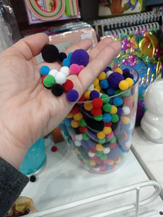 Бомбошки, пушистые шарики