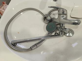 Продам смеситель для ванны