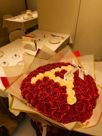 Букет 101 мыльных роз,заглавной буквы имени. Красиво,ароматно и надолго.