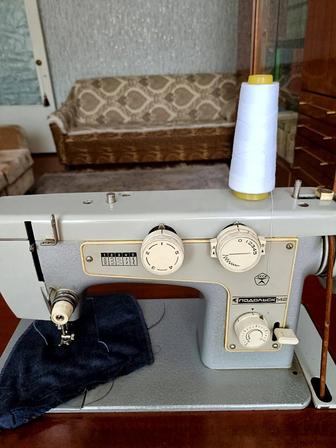 ШВЕЙНАЯ машинка Подольск 142