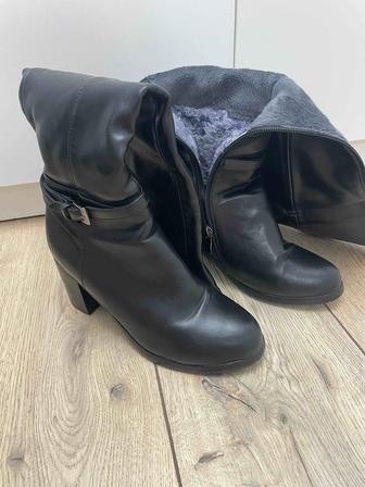 Женская зимняя обувь в отличном состоянии от 36 рр-40 рр