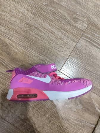 Продам кроссовки для девочки