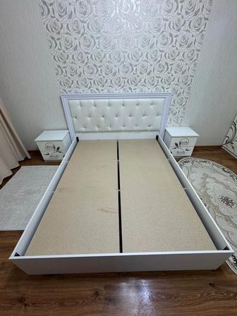 Кровать двухспальный с двумя тумбочками