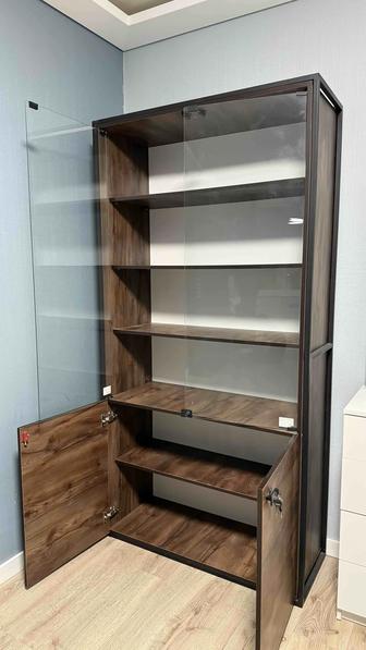 продам витринный шкаф в лофт стиле
