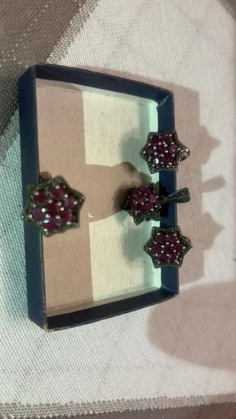 Серебрянные комплекты серьги, кольцо и кулоны