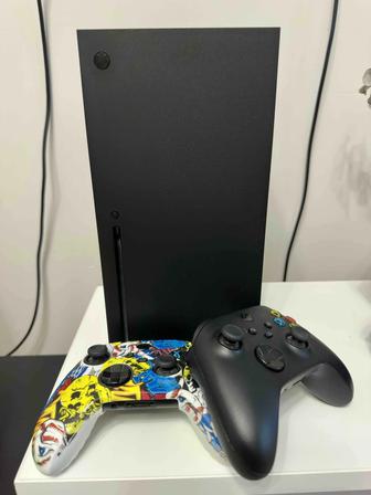 Продам Xbox Series X с 2 геймпадами