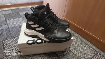 Продам термо кроссовки. Адидас оригинал 42 размер