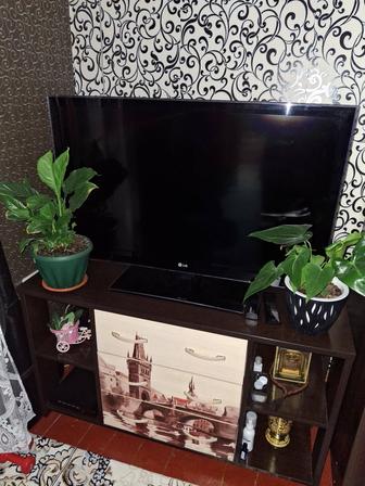Продам телевизор LG, 102 диагональ, Smart TV, 3D. В неисправном состоянии