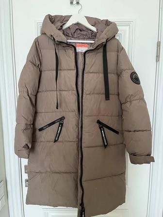 Теплое пальто на девочку, в идеальном состоянии, рост 158. Futurino