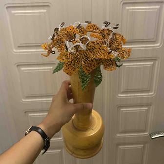 Ваза с цветами из бисера