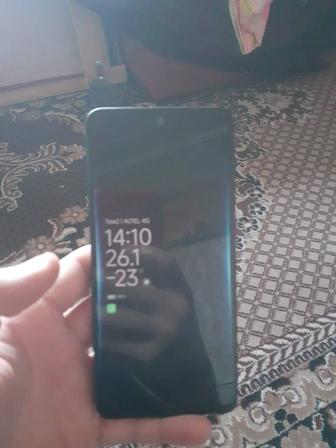 Продам телефон срочно