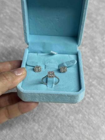 Бродам бриллиантовые пусеты и кольцо