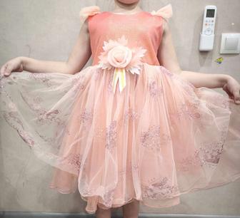 Продам платье для девочки 7-8 лет