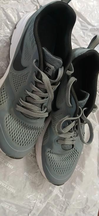 Продам беговые кроссовки Nike ZOOM