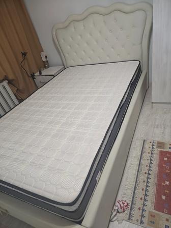 Продам кровать с матрасом