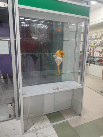 Витрины стеклянные б/у 3 единицы а идеальном состоянии каждая 12000