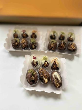 Клубника Финики в шоколаде