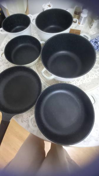 Кастрюли и сковородки