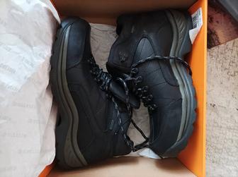 Продам кроссовки зимние гредери новые. 43 размер , кожа нубук , термотех...