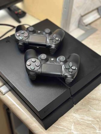 Продам PlayStation 4