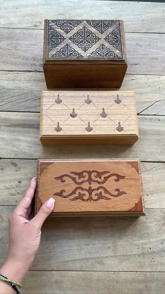 Шкатулки массив дуба и зебрана