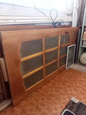 Двери межкомнатные деревянные 2 штуки