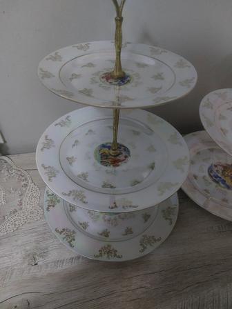 Винтажные,фарфоровые 3-ярусные этажерки, Чехия, Мадонна, пара.