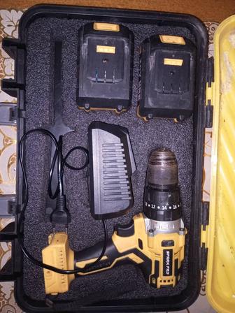 Продам шуруповерт с шнеком и адаптером.