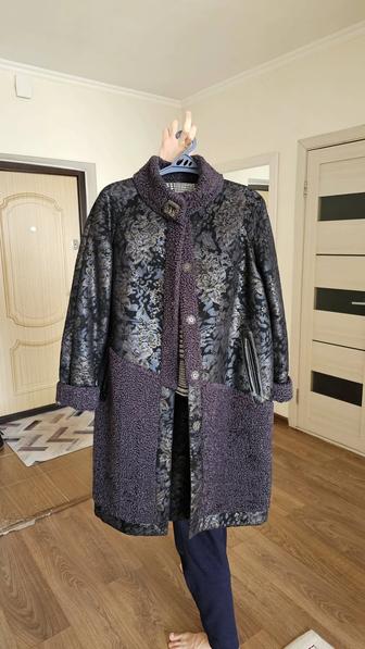 Шуба искусственная, двухсторонняя, б/у. Состояние хорошее