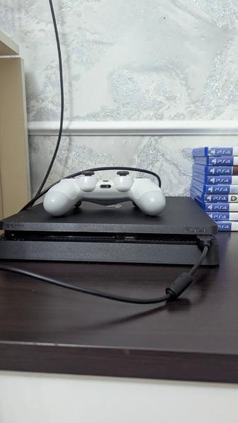 Продам игровую приставку PS 4
