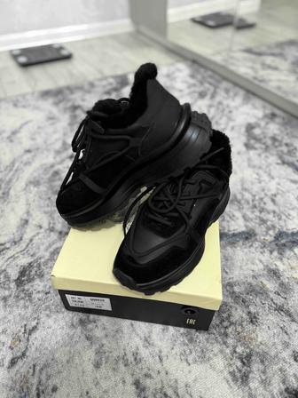 продам новые зимние кроссовки